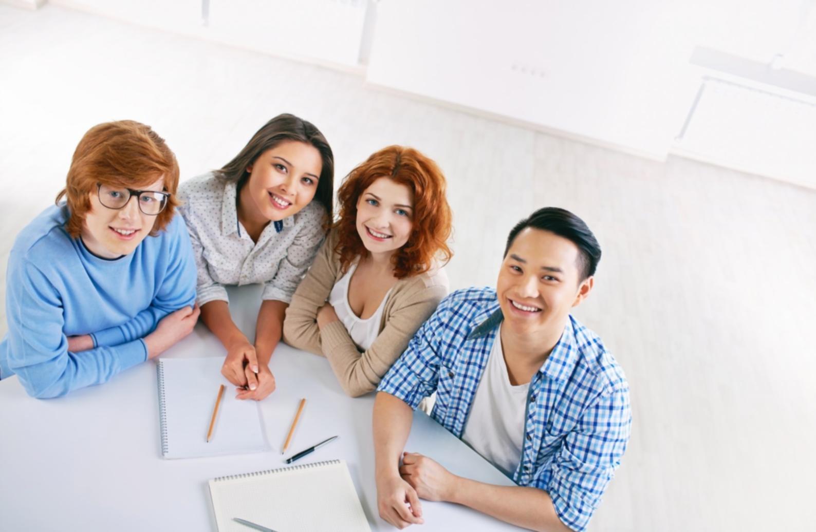 Environnement de formation moderne avec outils d'analyse financière